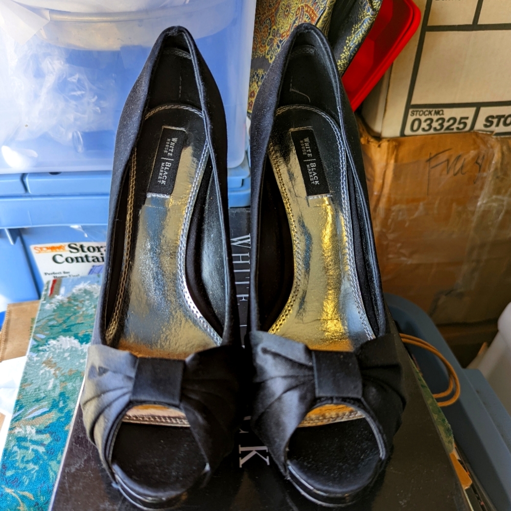 White House Black Market Women's Size 8M Peep Toe Bow Heels Black shoes